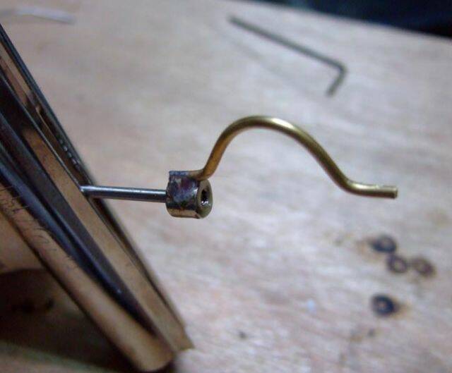 艦尾轉向舵部位-先將一邊焊上輪擋